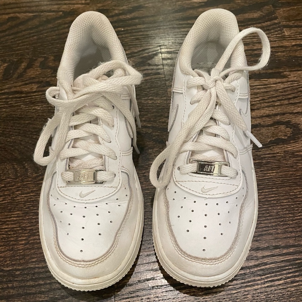 Nike Air Force 1 kids size 1.5 Y.